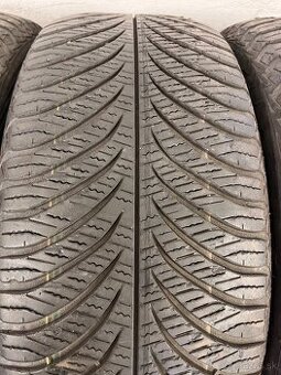 215/55R17 Good year celoročné