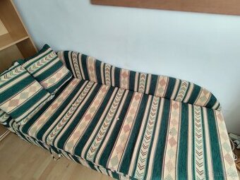 Rozkladacia pohovka s úložným priestorom