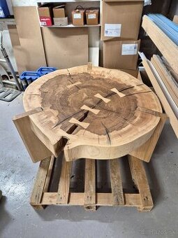 Masivny konferenčny stôl z jaseňa