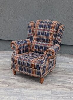 Kreslo “ UŠIAK “ kárované.