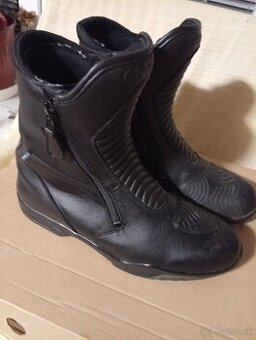 Motočižmy  Rebelhorn 44