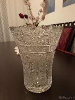 krištáľová váza a popolník