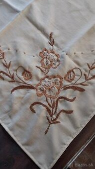 Vyšívaný obrus #11