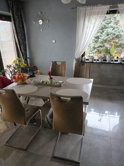 Jedálenské stoličky