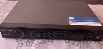 Záznamové zariadenie rekordér HIKVISION DS-7204