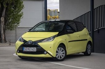Toyota Aygo 1.0 x-play AT5 51kW LPG