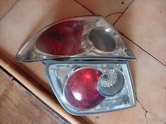 Mazda 626 zadné svetlá