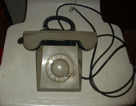Starý telefón tesla 1973 - 1