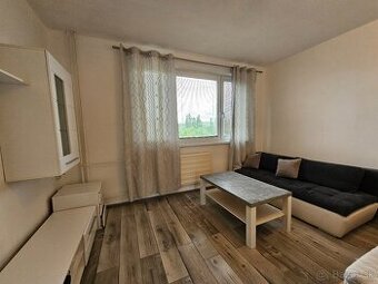 Útulný 2i byt s balkónom, výťahom a pivnicou na prenájom
