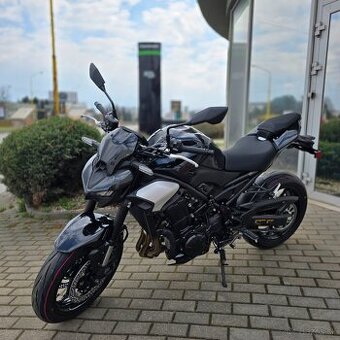 Kawasaki Z900 2025 čierna