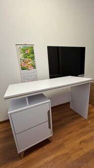 Predám písací stôl – V dobrom stave