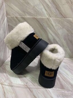 Ugg Huňate Čierne