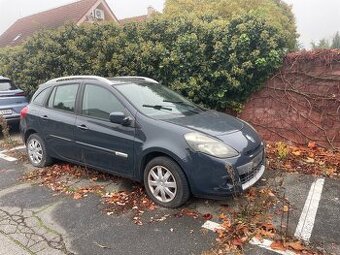 Dočasne vyradené a aktuálne nepojazdné Renault Clio