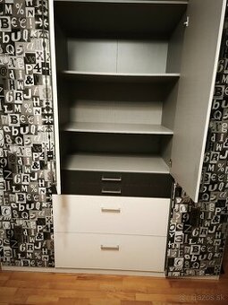 Šatníková skriňa s komodami