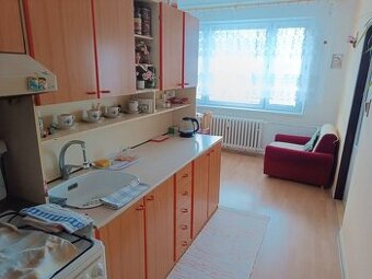 Na predaj veľkometrážny 3 izbový byt Žarnovica - 1