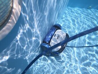 DOLPHIN S200 - automatický bazénový vysávač