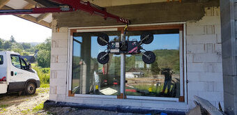 Mini žeriav, prenájom, pavúk, elektrická prísavka, obsluha.