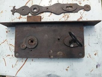 Veľký zámok a visiaci zámok