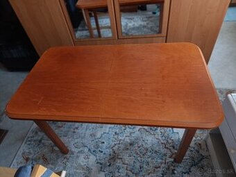 Predám jedálenský stôl