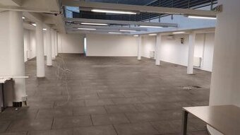 Skladovo-kancelársky, príp. obchodný priestor. Ivanka pri Du