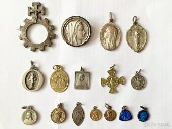 Náboženské prívesky 34 kusov