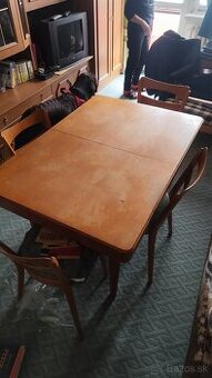 Jedálenský stôl + 4 stoličky