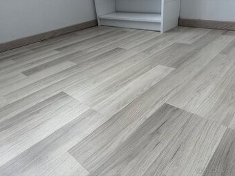predam laminatovu podlahu