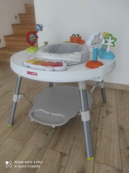 Skip hop activity table 4v1