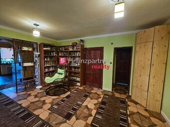 Znížená cena - Na predaj starší dvojgeneračný dom s veľkým p