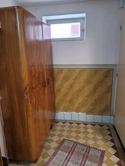 Predám starú skriňu
