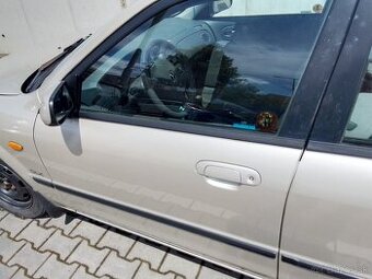 Mazda 323f -sedan