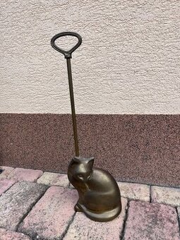 Mosadzná mačka - zarážka pred dvere