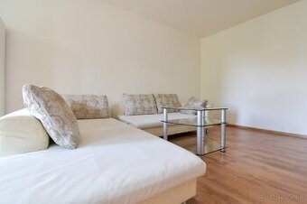 Prenájom – veľkometrážny 2izb. byt, 2x balkón, MC, Handlová