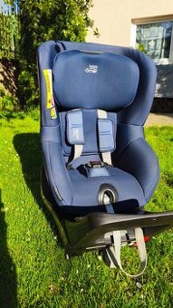 Otočná autosedačka Britax römer dualfix m isuze