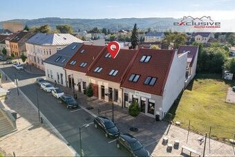 RODINNÝ DOM s POLYFUNKCIOU – 2x BYT + KOMERČ. PRIESTOR, UL.J