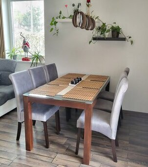 Jedálenský stôl (bez stoličiek)