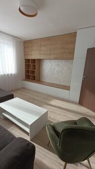 Predám priestranný 4-izbový byt v pokojnej a tichej lokalite - 1