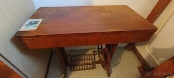 Starožitný šijací stroj Minerva