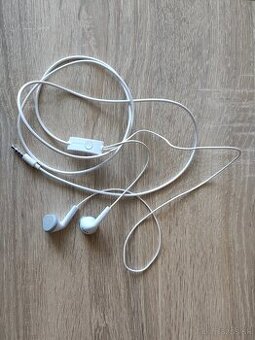 Slúchadla Samsung, Sony kryt, USB nabíjačka, AUX kábel