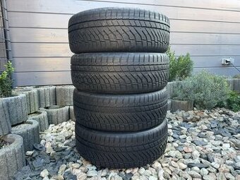 225/45 R18