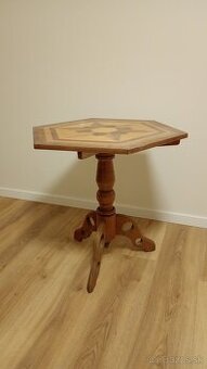 Dubový masívny stolík