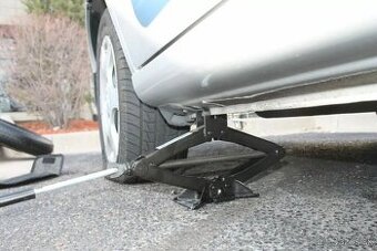 Zdvihák hever nožnicový