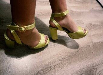 dámske Sandále na podpätku č.40