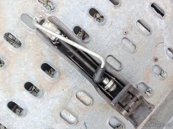 Predám originál zdvihák škoda na škoda Felicia rok 2001