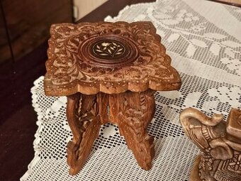 Skladací drevený stojan pod kvet