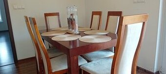 Jedalenský roztahovaci stôl zo stoličkami