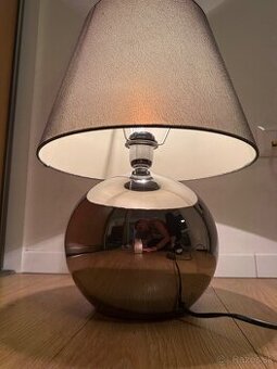 Krásna stolová lampa na predaj