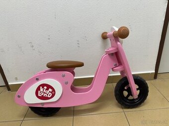 Detske drevene ruzove odrazadlo