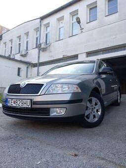 PREDÁM ŠKODA OCTAVIA COMBI1,6 BENZIN r11/2011 KÚP. NA SLOV . - 1