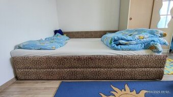 Predam rozkladaciu postel s matracmi